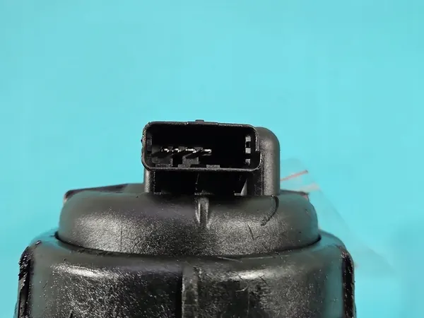 Carcaça do Filtro de Combustível Opel Zafira B 1.9 CDTI image 9