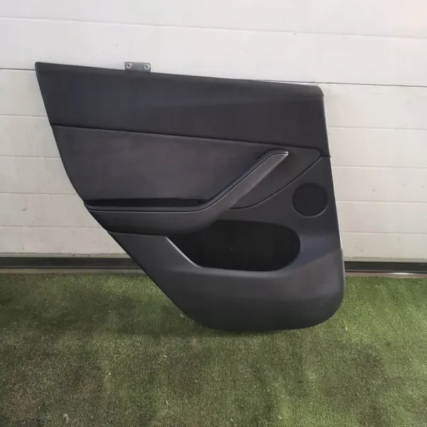 Tesla Model Y Linker Achterdeur Bekleding OEM 189729600C image 2
