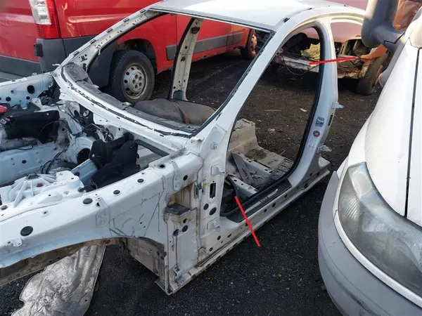 Piliers central gauche BMW 5 F10 2009-2017 image 1