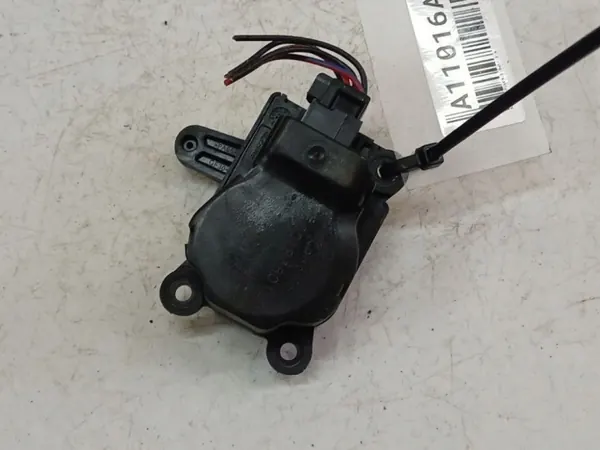 Motor de compuerta calefacción OEM A25601B3801001 Renault Fluence image 2