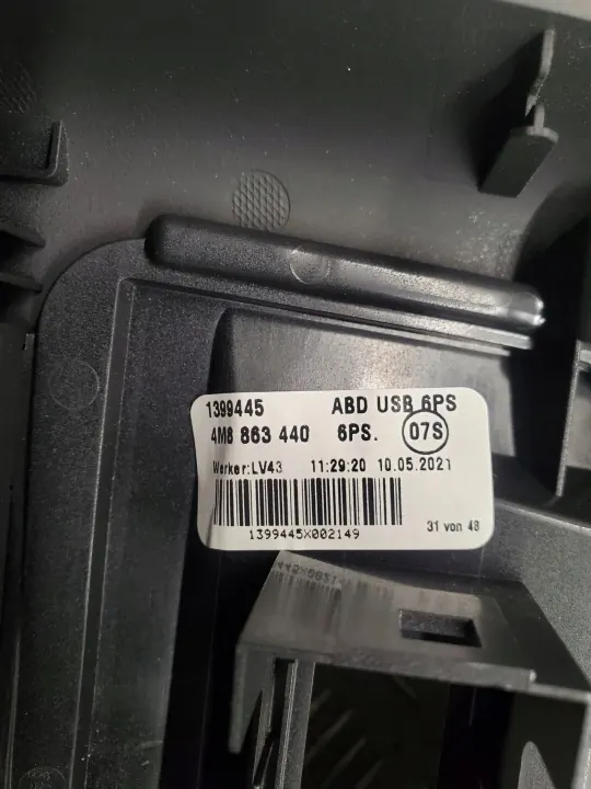 Audi Q8 Heck-Konsolenelement OEM 4M8863440 image 6