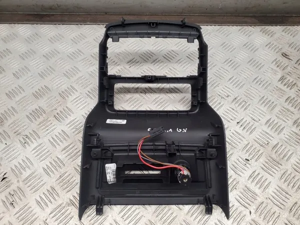 Audi Q8 Heck-Konsolenelement OEM 4M8863440 image 7