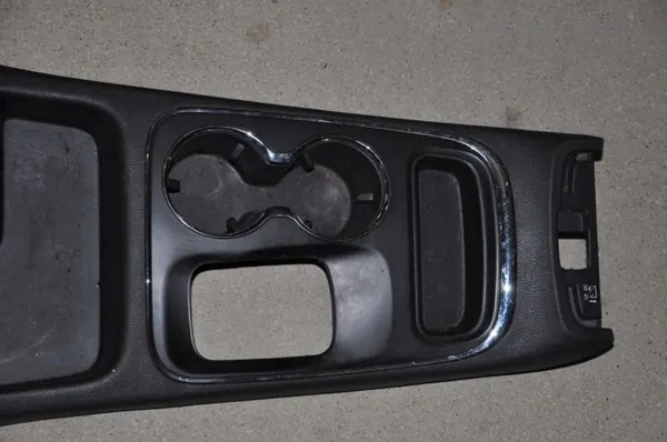 Armlehne Dodge Durango OEM 6BR151X9AA - Gebraucht image 3