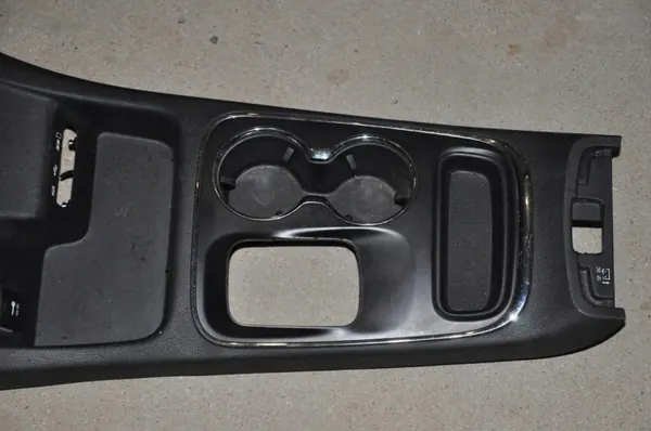 Armlehne Dodge Durango OEM 6BR151X9AA - Gebraucht image 4