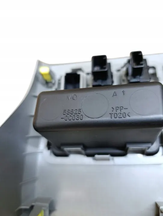 Gear Shift Frame Center Toyota Sequoia (XK60) 588220C040 image 10