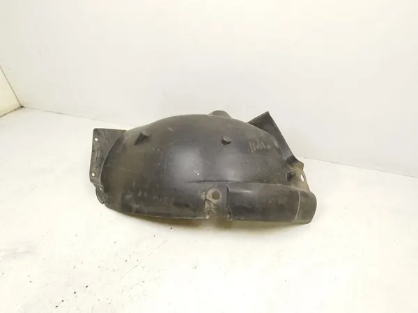 Renault Clio III 2008 Etuvasen lokasuoja image 3