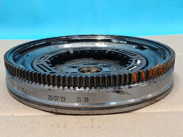 VW PASSAT B8 VARIANT 1.5 TSI 110KW 2024 Volante de Dupla Massa OEM image 3