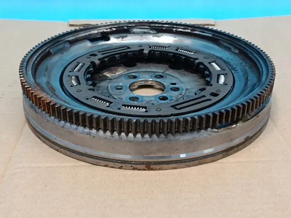 VW PASSAT B8 VARIANT 1.5 TSI 110KW 2024 Volante de Dupla Massa OEM image 4