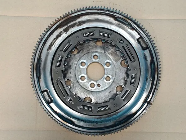 VW PASSAT B8 VARIANT 1.5 TSI 110KW 2024 Volante de Dupla Massa OEM image 6