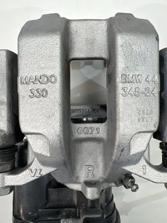 BMW OE 8836848 Remklauw Rechts Achter image 4