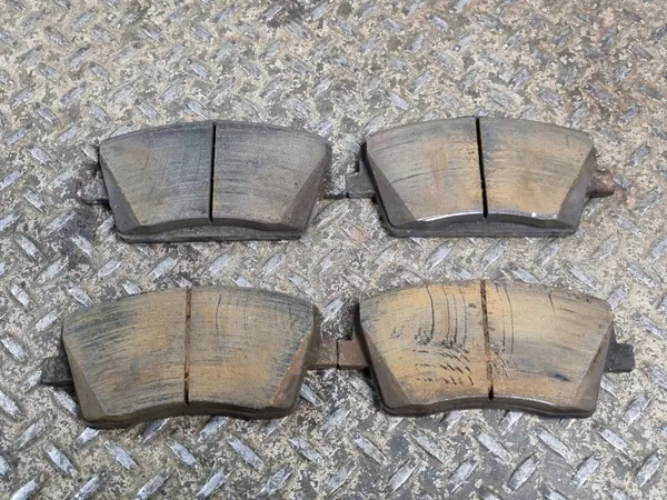 Pastilhas de travão dianteiras Volvo OE PES18844 - Usadas image 2