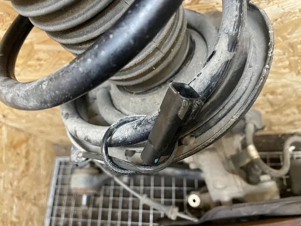 Chevrolet Camaro Mozzo ruota anteriore 20951300 2014 Lato sinistro image 6