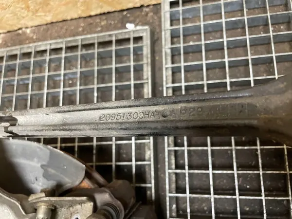 Chevrolet Camaro Mozzo ruota anteriore 20951300 2014 Lato sinistro image 7