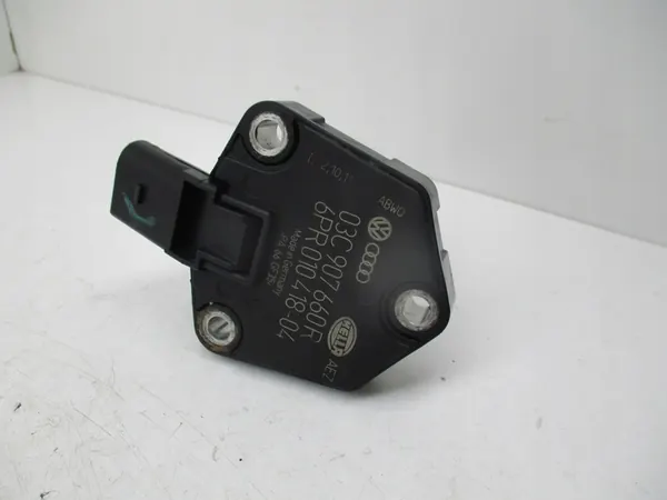 Öljytason anturi Audi Q7 A4 3.0 03C907660R image 3