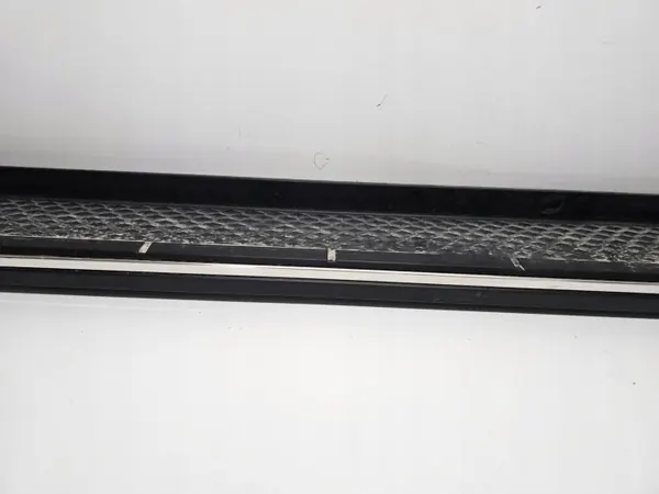 Cubierta de escalón derecho VW Amarok II OEM N1XB-16450-B image 3