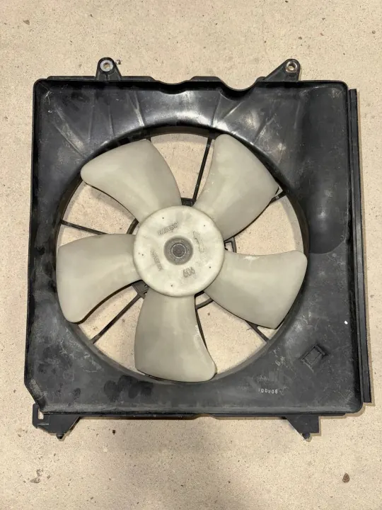 Jäähdytin sähköpuhaltimella OEM 168000 Honda Accord image 2
