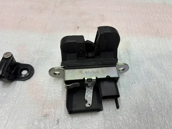 Baklucka Lås Volkswagen Caddy 2017 image 2