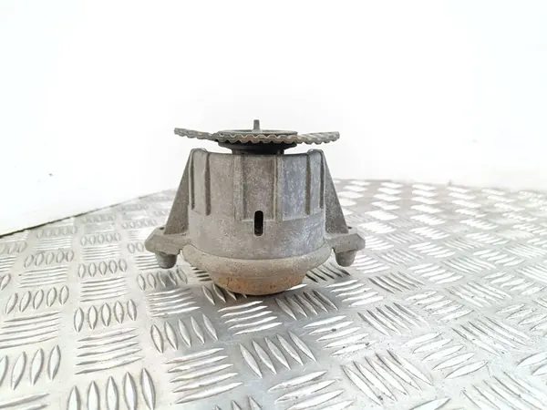 Mercedes-Benz C W204 2009 Engine Mount Bracket image 4