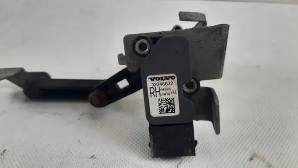 Volvo V60 II Niveausensor Hinten OEM 32246632, 31476759 image 3
