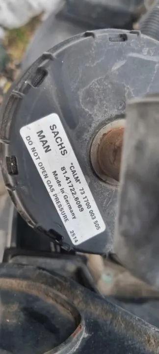 MAN TGX/TGS etuohjaamon ilmapehmustin OEM 81417226082 image 3