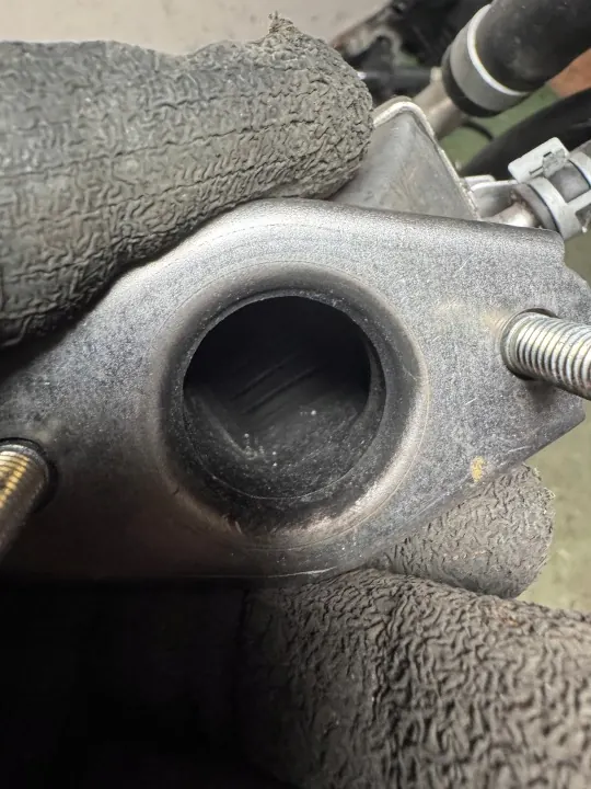 Arrefecedor EGR Toyota OEM 255456 - Estado Usado image 5