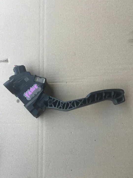 Toyota Yaris II kaasupoljinpotentiometri OEM 781100D010 image 2