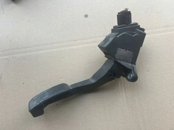 Toyota Yaris II kaasupoljinpotentiometri OEM 781100D010 image 3
