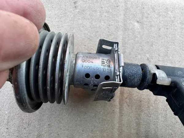 Tobera de inyector AdBlue usado OEM 000 490 10 13 image 3