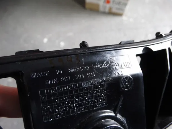 Suporte de para-choque traseiro direito Volkswagen Tiguan II 2016 OEM image 6