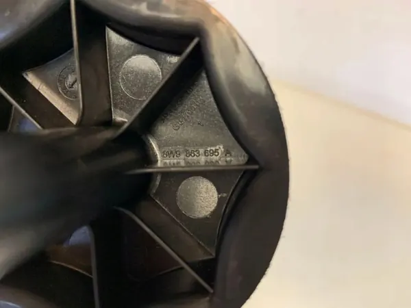 Reservhjulsbult OEM 8W9863695A för Audi A4 B9 image 3