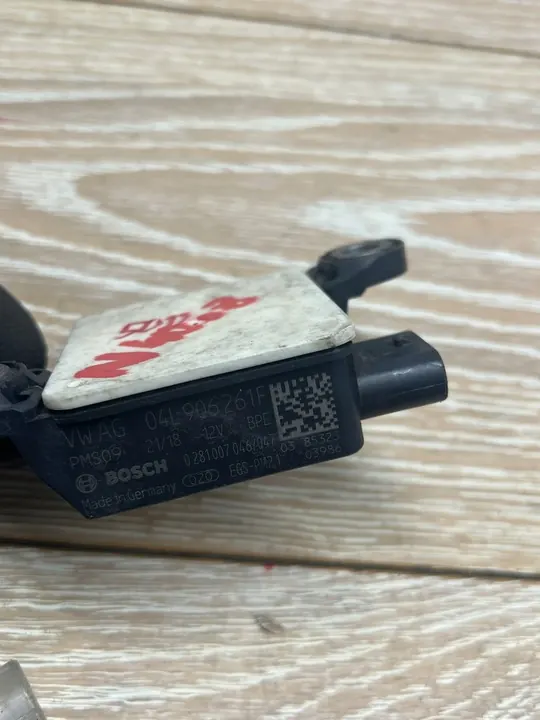 NOx Sensor Lambda Probe VW 04L906261F image 2