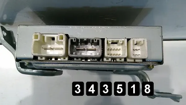 Toyota Yaris ECU OEM AM-343518 - Käytetty image 3