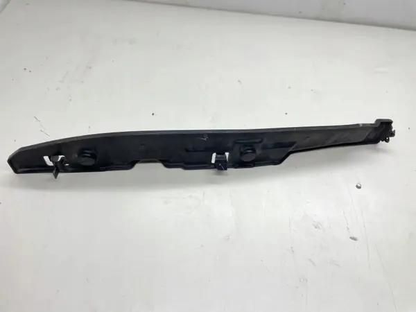 Extremidade de para-lamas VW Jetta III OEM 5C6821111 - Usado image 3