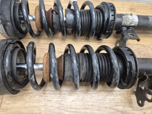 BMW F10 LCI N57 Voor Schokdempers OEM 6863662 6863663 image 3