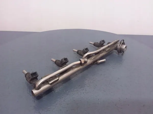 VW Passat B5 1.8T Rampe de carburant 06B133551B image 3