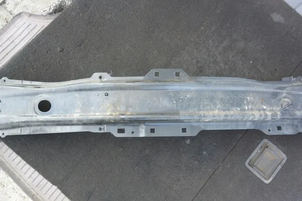 Barre de pare-chocs avant Dacia Duster II image 3