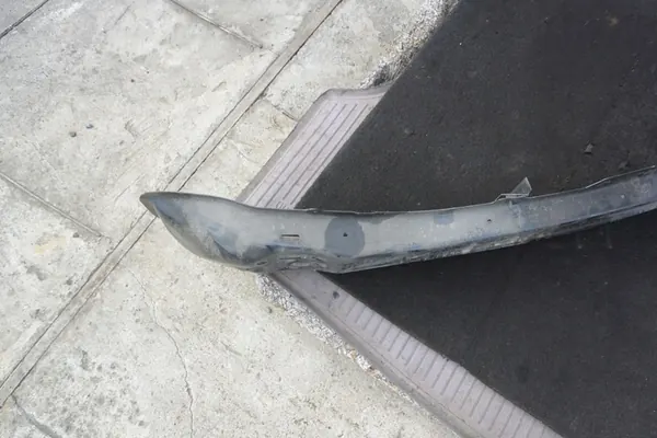 Barre de pare-chocs avant Dacia Duster II image 7