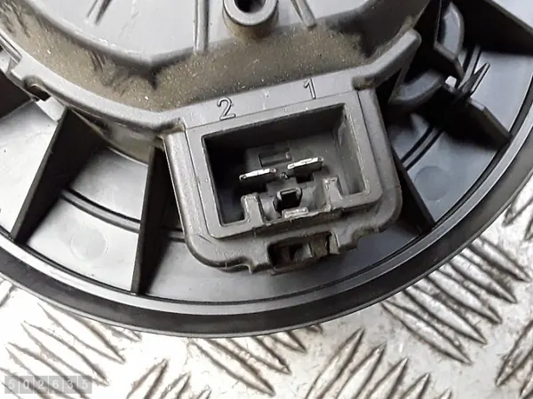 Moteur de soufflante chauffage FORD OEM VP8E2H18456AA image 6