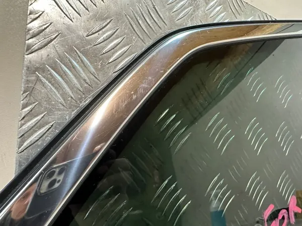 OEM SUBARU FORESTER V 19- Cristal trasero derecho cromado image 3