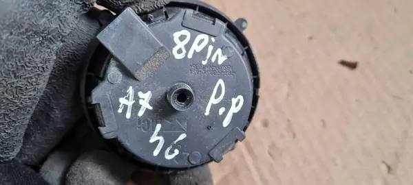 Motor de ajuste espelho direito OEM 8T0959578A image 8