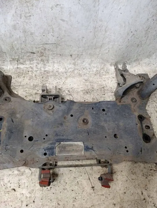 Volvo V40 II R-Design 2.0 T3 Cuna OEM 37L1G2285441 image 3