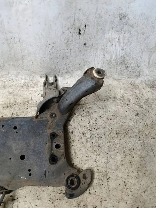 Volvo V40 II R-Design 2.0 T3 Cuna OEM 37L1G2285441 image 4