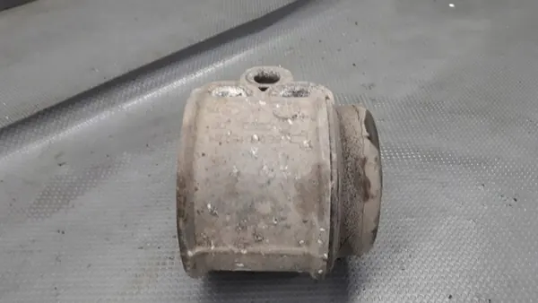 Höger Upphängningsfäste VW Passat B5 8E0501521H image 5