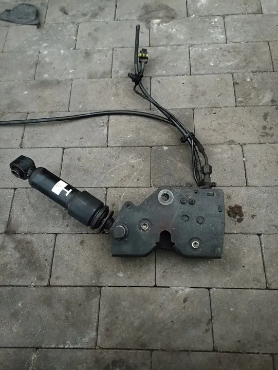 Amortecedor cabine DAF OEM 9730000670 - Usado image 3