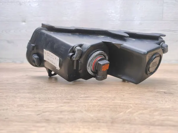 Volkswagen Polo V 6R 2013 Farol de neblina dianteiro direito OEM 6R0941062C image 3