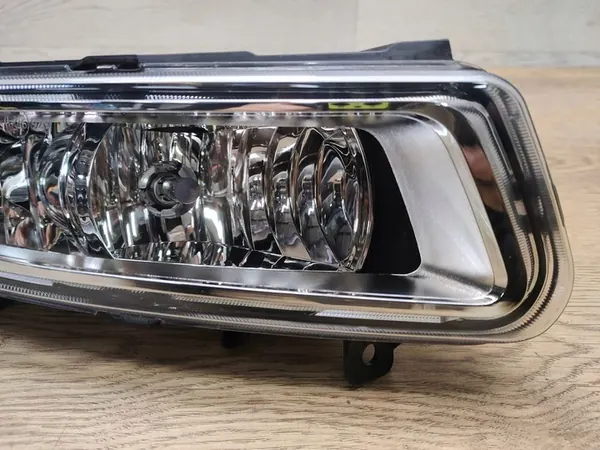 Volkswagen Polo V 6R 2013 Farol de neblina dianteiro direito OEM 6R0941062C image 5