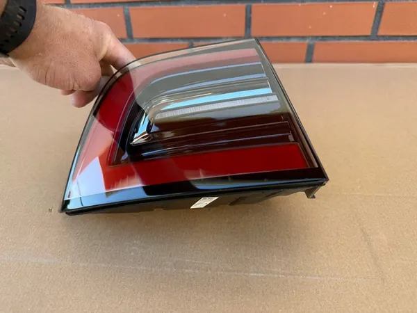 Tesla Model Y 2020 Vänster LED Bakljus image 5