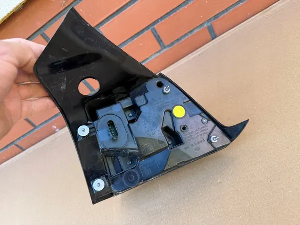 Tesla Model Y 2020 Vänster LED Bakljus image 6