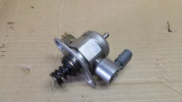 Pompe Haute Pression OEM 06H127025K Audi A4 B8 1.8 image 2