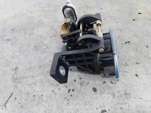 Mercedes Kofferraumgriff OEM A1687400793 - Gebraucht image 3